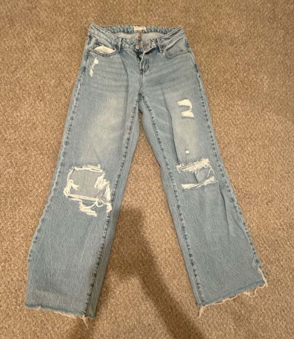 PacSun Low Rise Wide Leg Distressed Jeans Size 26